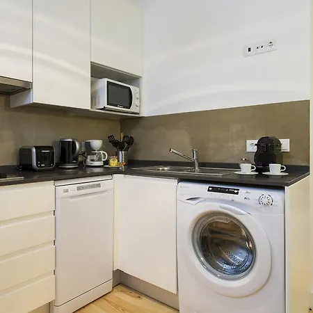 Appartement Joivy Cosy 1-bed Flat With Workspace In Santa Catarina, Moments From Luis De Camoes Sq Lissabon