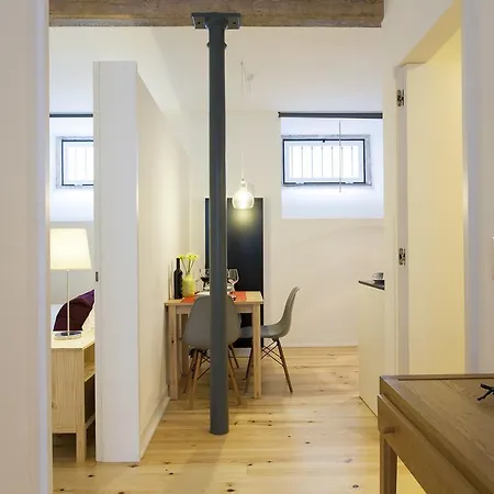 Appartement Joivy Cosy 1-bed Flat With Workspace In Santa Catarina, Moments From Luis De Camoes Sq Lissabon