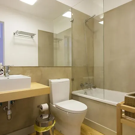 Joivy Cosy 1-bed Flat With Workspace In Santa Catarina, Moments From Luis De Camoes Sq