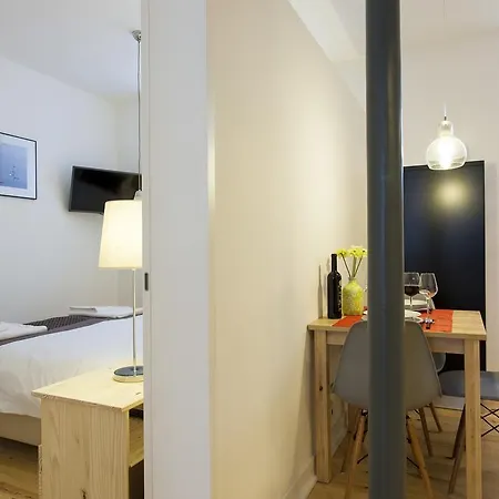 Joivy Cosy 1-bed Flat With Workspace In Santa Catarina, Moments From Luis De Camoes Sq Appartement Lissabon