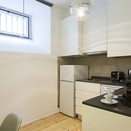 Joivy Cosy 1-bed Flat With Workspace In Santa Catarina, Moments From Luis De Camoes Sq Appartement Lissabon