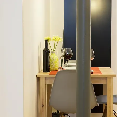 Appartement Joivy Cosy 1-bed Flat With Workspace In Santa Catarina, Moments From Luis De Camoes Sq Lissabon