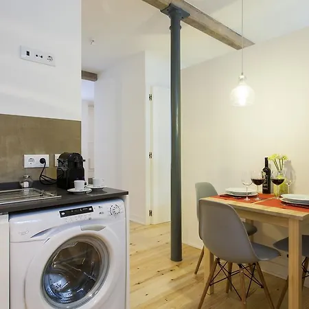 Appartement Joivy Cosy 1-bed Flat With Workspace In Santa Catarina, Moments From Luis De Camoes Sq Lissabon