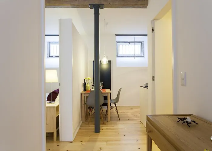 Apartman Joivy Cosy 1-bed Flat With Workspace In Santa Catarina, Moments From Luis De Camoes Sq Lisboa