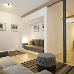 Joivy Cosy 1-bed Flat With Workspace In Santa Catarina, Moments From Luis De Camoes Sq דירה *