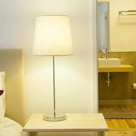 דירה Joivy Cosy 1-bed Flat With Workspace In Santa Catarina, Moments From Luis De Camoes Sq ליסבון