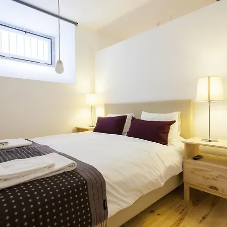 Joivy Cosy 1-bed Flat With Workspace In Santa Catarina, Moments From Luis De Camoes Sq דירה