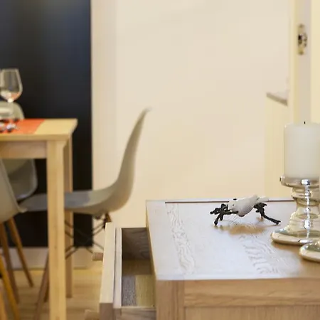 Joivy Cosy 1-bed Flat With Workspace In Santa Catarina, Moments From Luis De Camoes Sq アパート